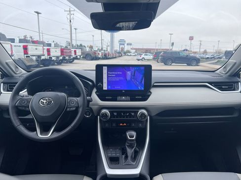 Used 2023 Toyota RAV4 XLE Premium image 30