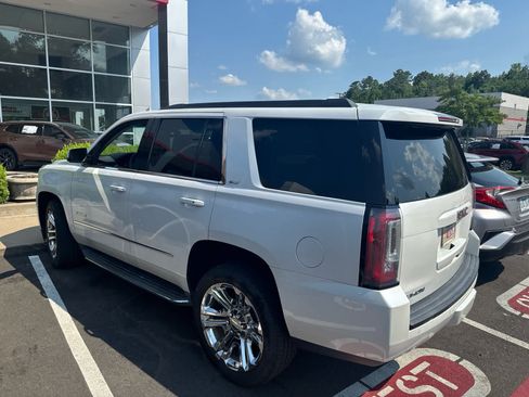 Used 2017 GMC Yukon SLT w/ Premium Edition AWD/4WD image 3