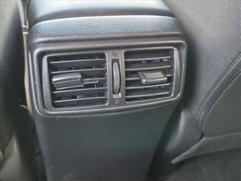 Used 2020 Nissan Rogue SV FWD image 16