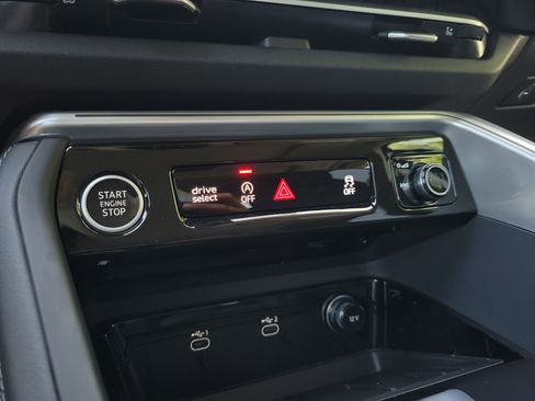 Used 2025 Audi Q5 Premium Plus w/ Premium Plus AWD/4WD image 29