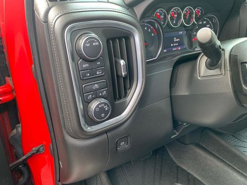 Used 2020 Chevrolet Silverado 1500 LT w/ Convenience Package AWD/4WD image 15