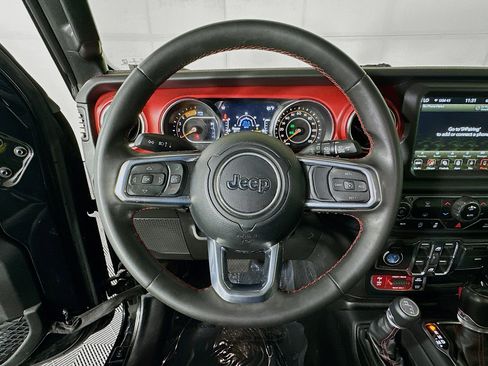 Used 2023 Jeep Wrangler Unlimited Rubicon AWD/4WD image 15
