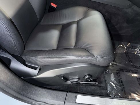 Used 2024 Volvo V60 B5 Cross Country Plus w/ Protection Package Premier image 15