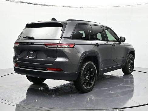 New 2025 Jeep Grand Cherokee Altitude image 5
