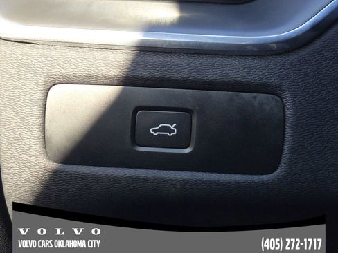 Certified 2025 Volvo XC60 B5 Core image 21