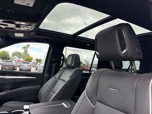 Used 2025 Cadillac Escalade ESV Sport AWD/4WD image 29