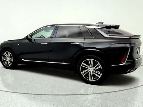 Used 2025 Cadillac Lyriq Luxury w/ LPO, Floor Liner Package RWD image 7