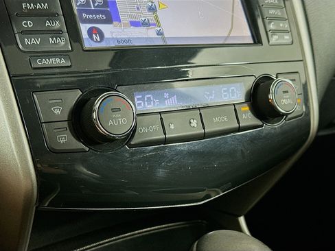 Used 2015 Nissan Altima 2.5 SL w/ Technology Package FWD image 24