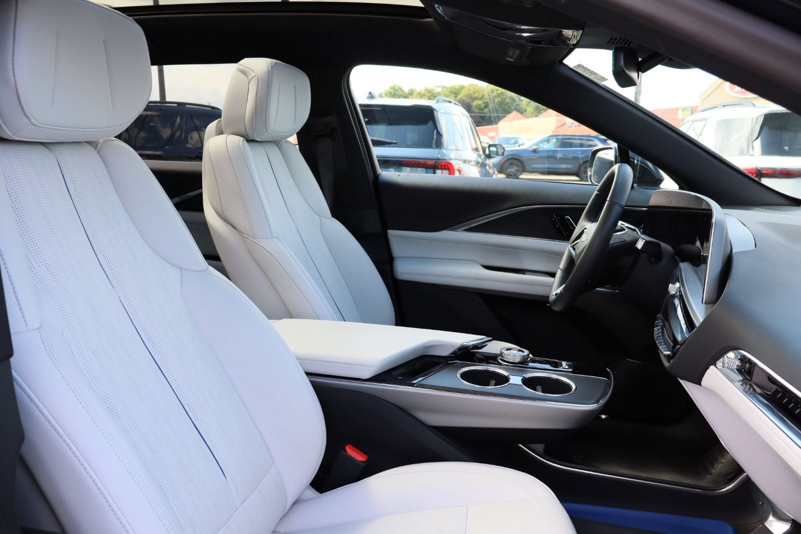 Used 2024 Cadillac Lyriq Luxury AWD/4WD image 46