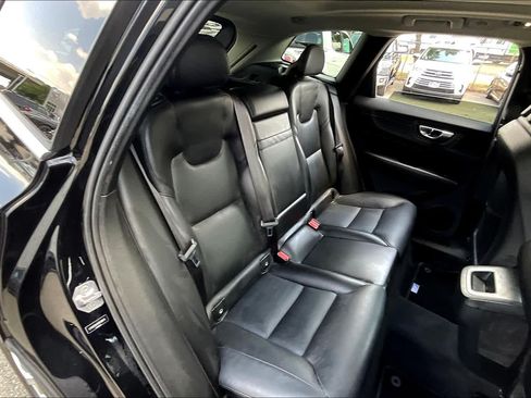 Used 2019 Volvo XC60 T5 Momentum FWD image 19