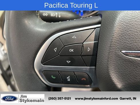 Used 2024 Chrysler Pacifica Touring-L FWD image 23