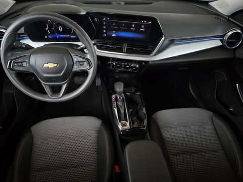 Used 2025 Chevrolet Trax LT FWD image 14