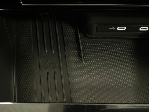 Used 2025 Volkswagen Atlas Cross Sport SE image 27