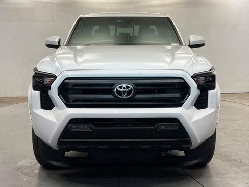 Used 2025 Toyota Tacoma SR5 AWD/4WD image 8