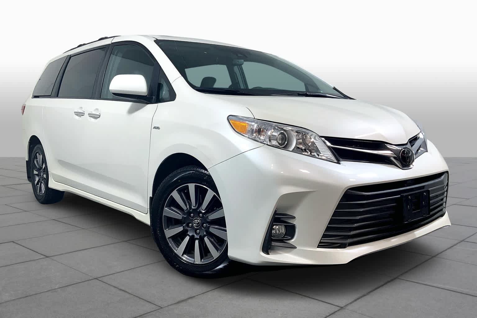 Used 2018 Toyota Sienna XLE Premium w/ Outdoor Package AWD/4WD image 3