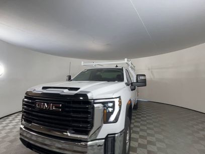 New 2025 GMC Sierra 2500 Pro w/ Convenience Package