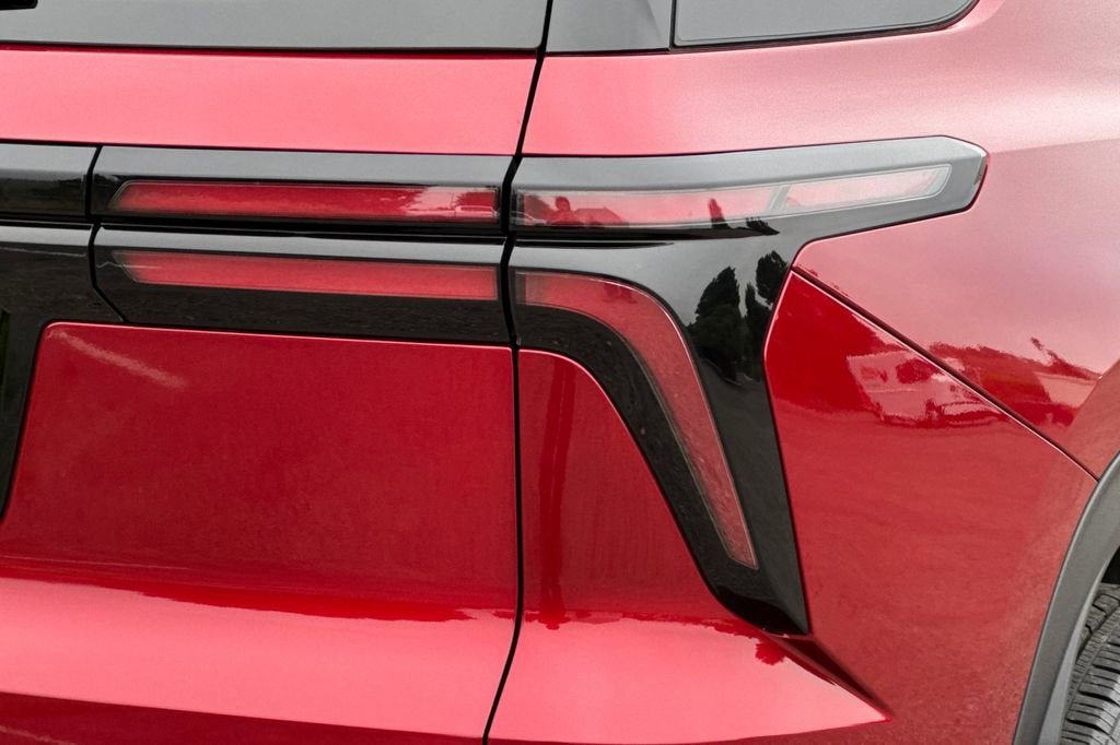 New 2026 Chevrolet Traverse LT w/ Midnight/Sport Edition FWD image 28