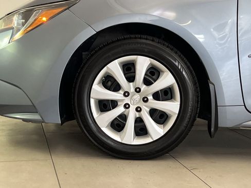 Used 2020 Toyota Corolla LE FWD image 11