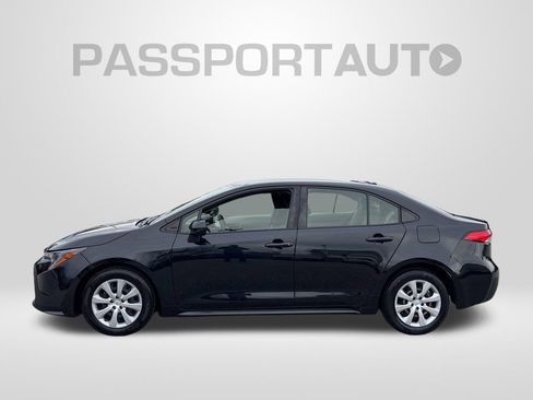 Used 2022 Toyota Corolla LE image 3