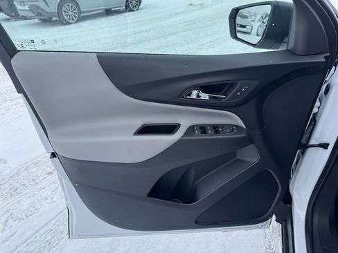 Used 2023 Chevrolet Equinox LS image 6