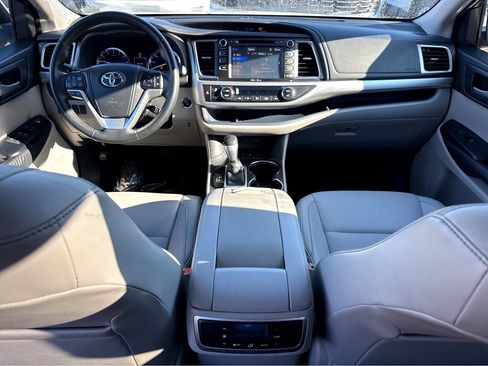 Used 2015 Toyota Highlander XLE image 14