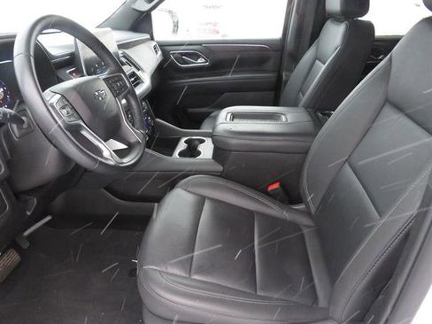 Used 2024 Chevrolet Suburban Z71 image 13