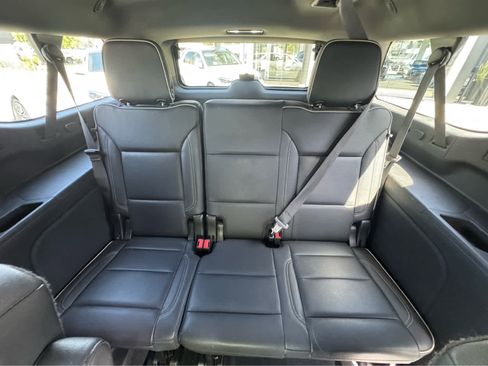 Used 2022 Chevrolet Suburban Premier image 9