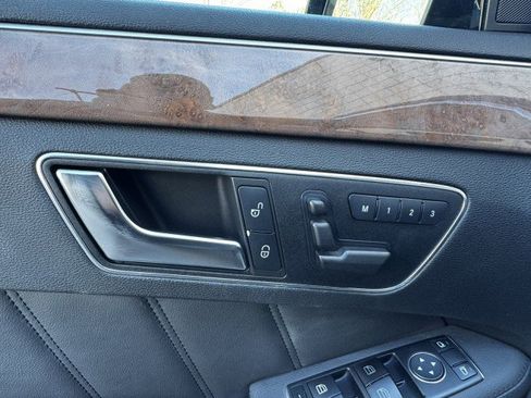 Used 2013 Mercedes-Benz E 550 4MATIC Sedan image 20
