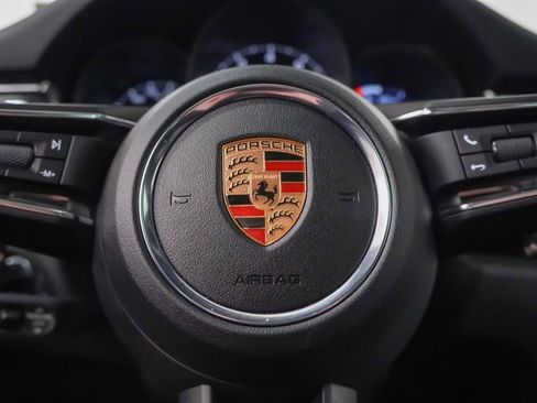 Certified 2025 Porsche Macan image 27