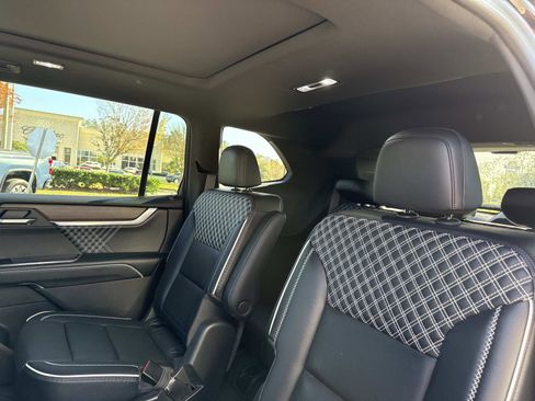 Used 2025 GMC Acadia Denali w/ Super Cruise Package image 15