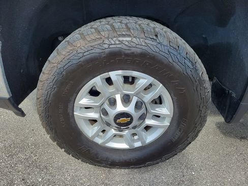 Used 2024 Chevrolet Silverado 2500 LT AWD/4WD image 6