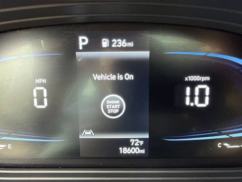 Used 2024 Hyundai Venue SEL FWD image 13