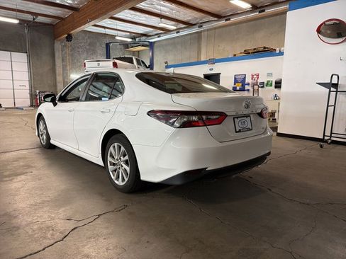 Used 2022 Toyota Camry LE FWD image 3