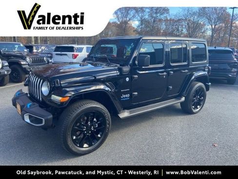 Used 2022 Jeep Wrangler Unlimited Sahara w/ Cold Weather Group AWD/4WD image 1