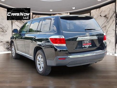 Used 2013 Toyota Highlander FWD w/ Cold Weather Pkg image 4
