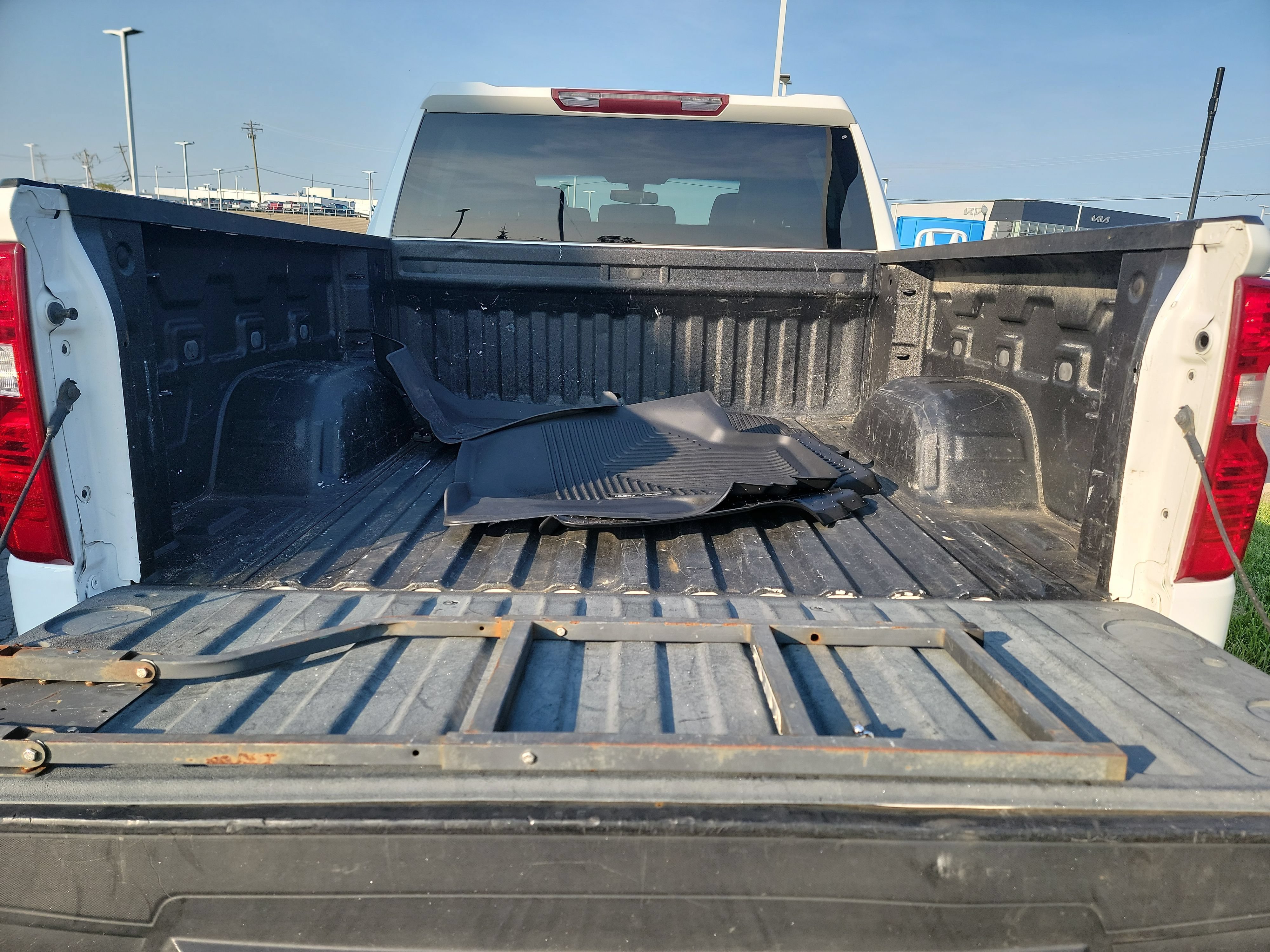 Used 2020 Chevrolet Silverado 1500 LT AWD/4WD image 25