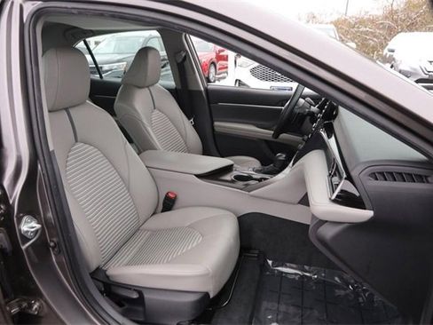 Used 2022 Toyota Camry SE image 26