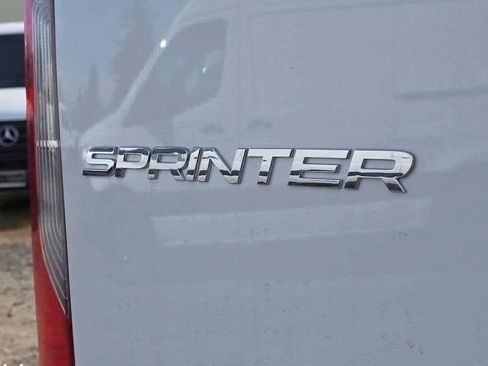 Used 2025 Mercedes-Benz Sprinter 2500 image 18
