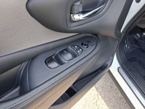 Used 2024 Nissan Murano SV FWD image 14