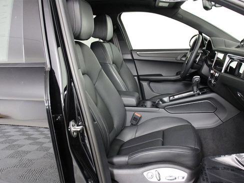 Certified 2025 Porsche Macan image 31