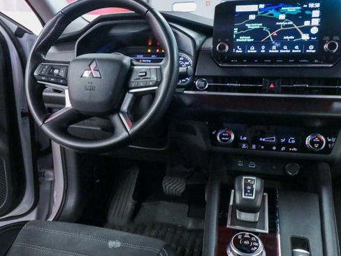 Used 2024 Mitsubishi Outlander SE image 26