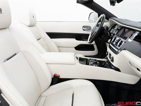 Used 2018 Rolls-Royce Dawn image 39