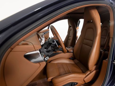 Certified 2023 Porsche Panamera 4 Platinum Edition AWD/4WD image 5