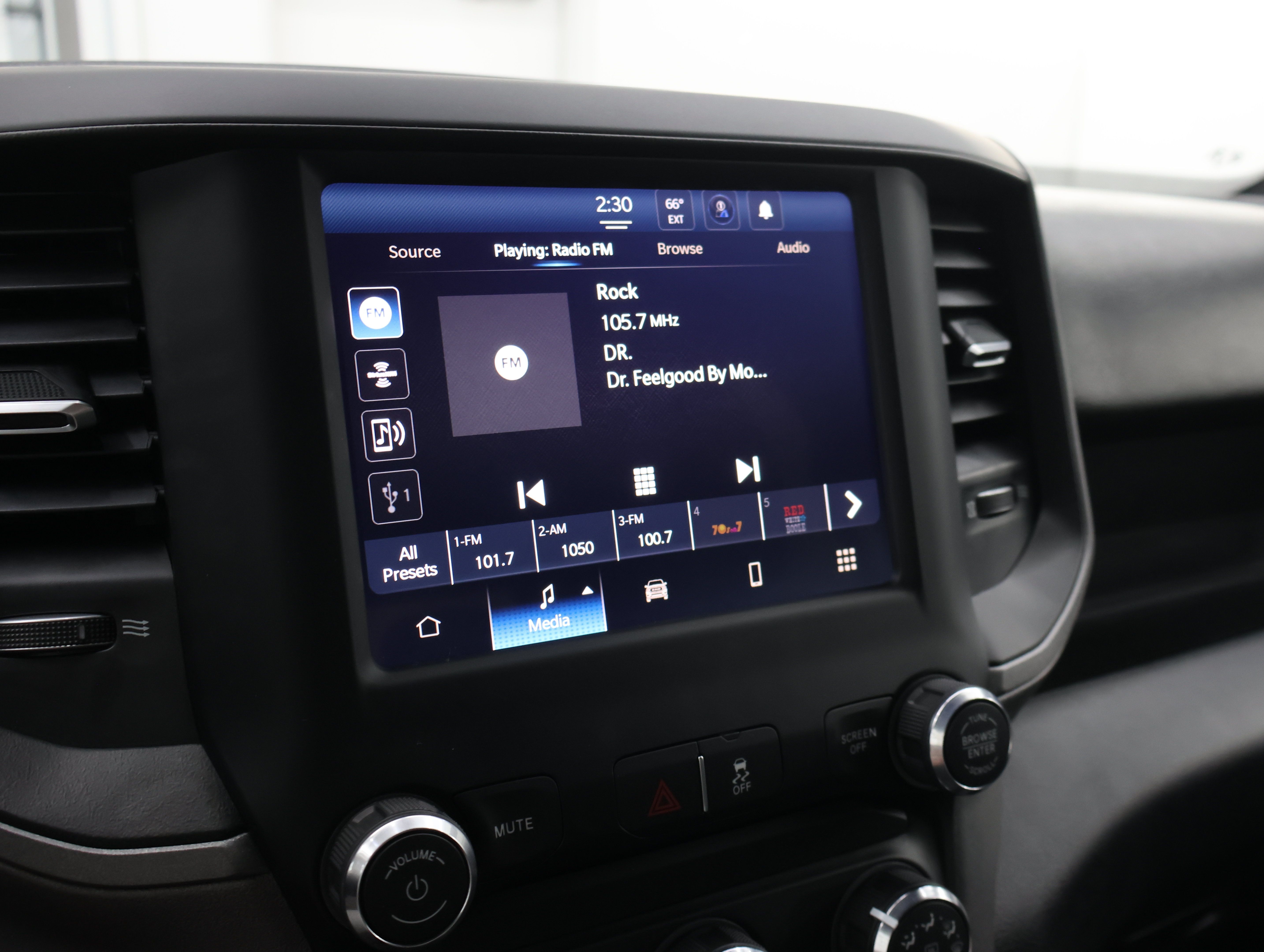 Used 2024 RAM 3500 Tradesman w/ Chrome Appearance Group AWD/4WD image 11