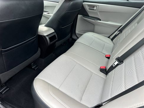 Used 2017 Toyota Camry SE image 11