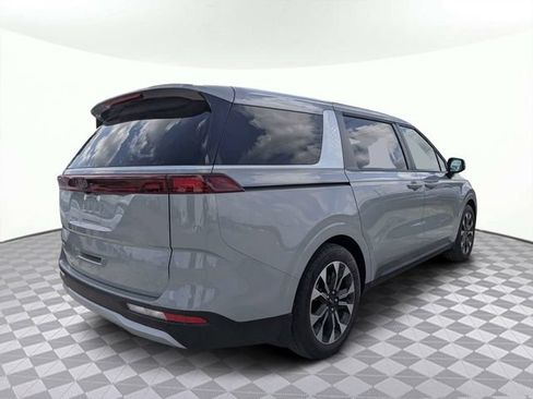Used 2024 Kia Carnival EX FWD image 3