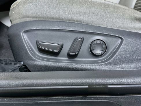 Used 2019 Toyota Camry SE FWD image 22