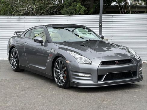 Used 2015 Nissan GT-R Premium AWD/4WD image 8