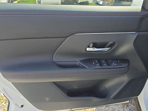 New 2026 Nissan Kicks SR image 17