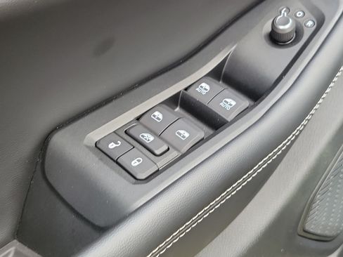Used 2025 Jeep Grand Cherokee Limited RWD image 21